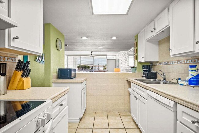 Building Photo - 1412 Eleventh Street-SI FL2-ID1023183P