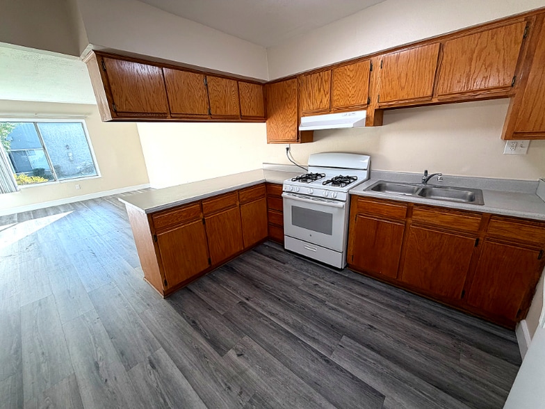 Building Photo - 610 Silverwood Ave