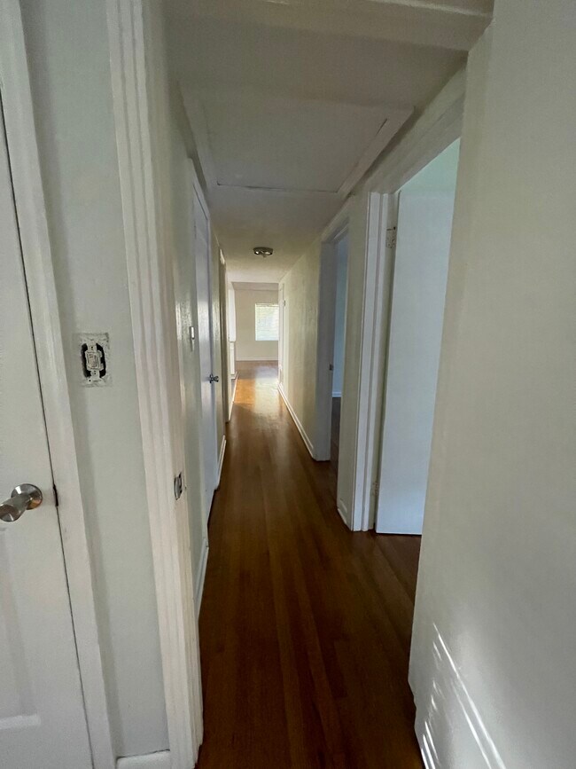 Building Photo - 386 Croton Dr
