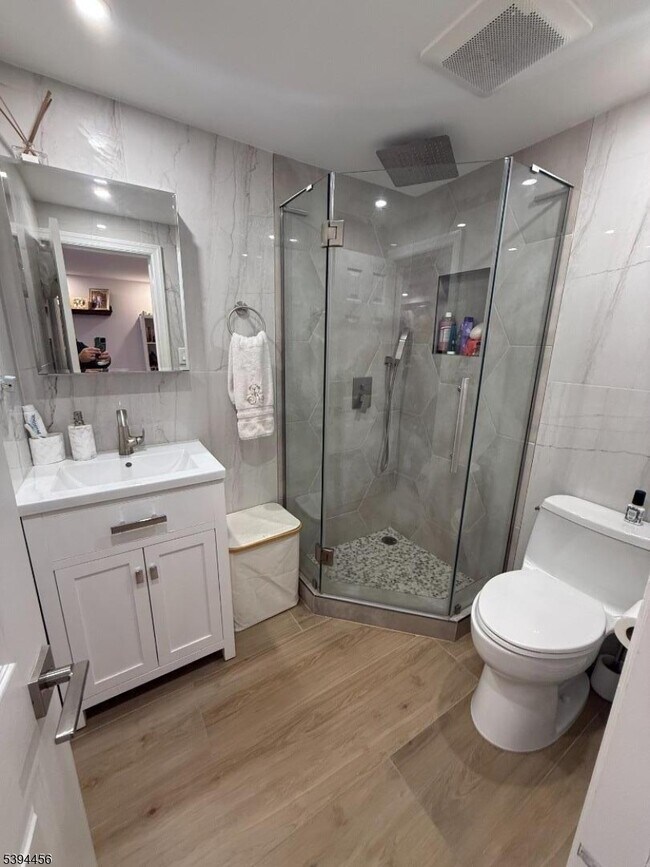 Building Photo - 18 Aubrey St