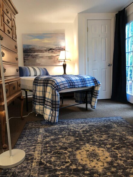 Building Photo - 10 Woodchuck Ln