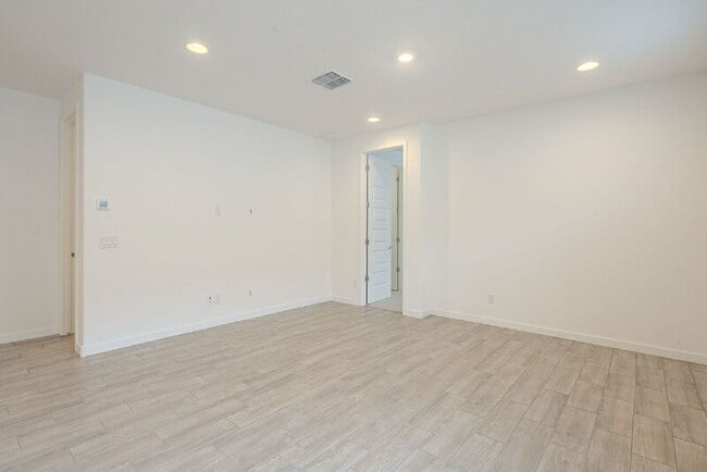 Building Photo - 3362 E Hayfield Wy