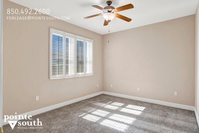 Building Photo - 608 Lost 701C