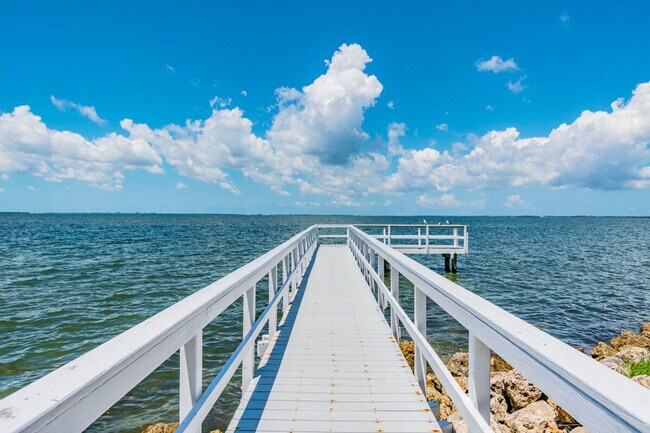 Building Photo - 2502 N Rocky Point Dr