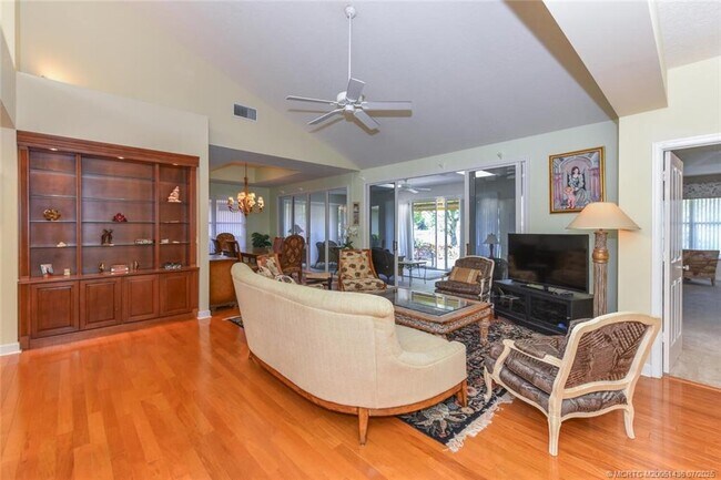 Building Photo - 3510 SE Cambridge Dr