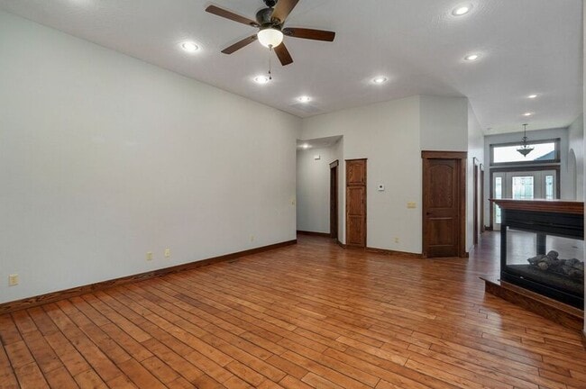 Building Photo - 1367 E Siler Pkwy