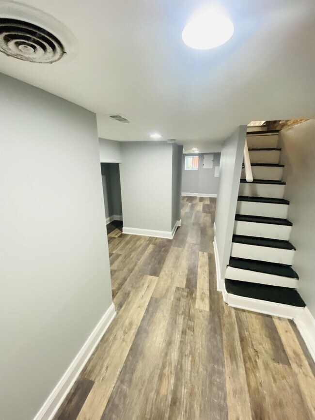 Building Photo - 1304 Sargeant St