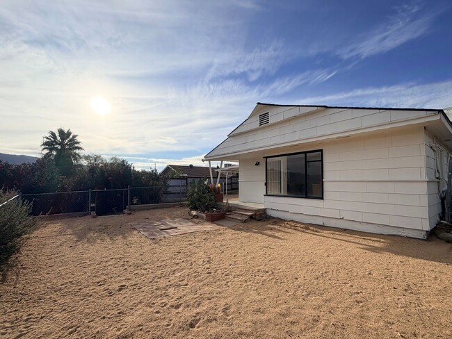 Building Photo - Modern 3-Bedroom Desert Bungalow with Stunning Views – Unfurnished - Price reflects MOVE IN SPECI...