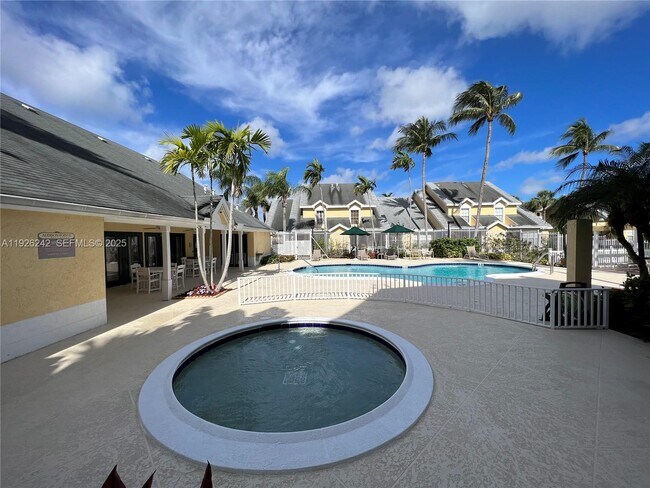 Building Photo - 6340 La Costa Dr