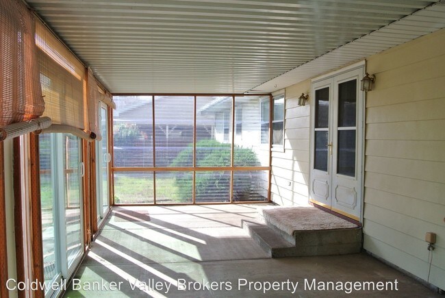 Building Photo - 1225 Chestnut St SE