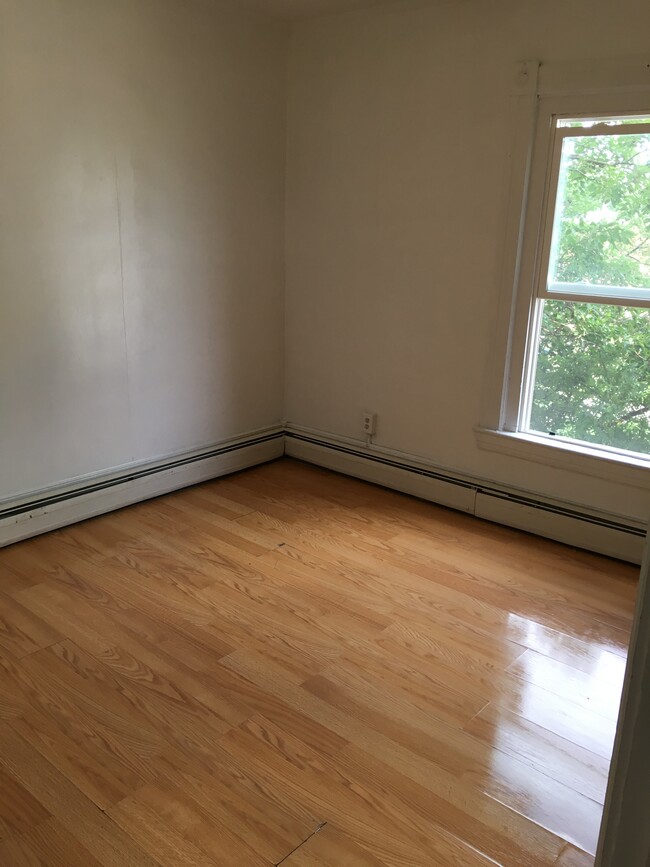 Building Photo - 207 S Mill St Apt 2