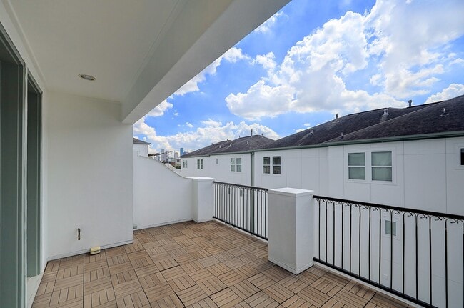 Building Photo - 1110 Thompson St