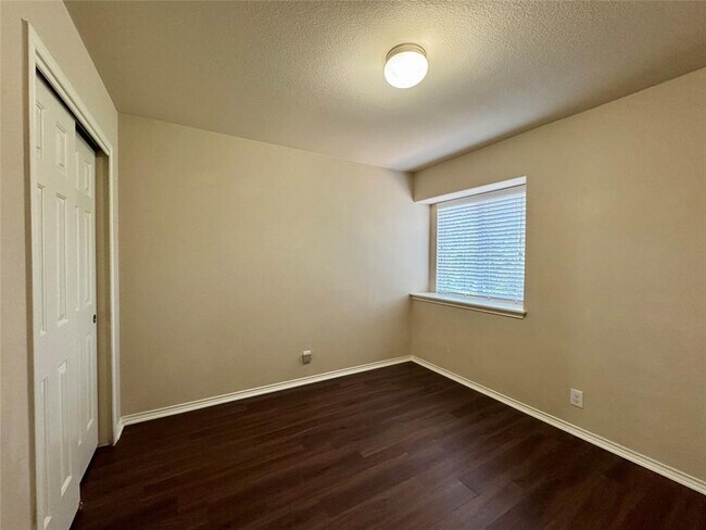 Building Photo - 8629 White Ibis Dr