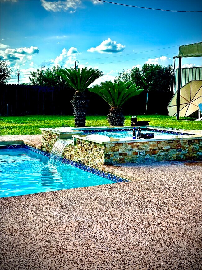 Building Photo - 1422 Seminole Valley Dr