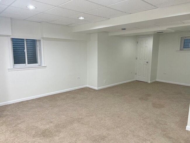 Building Photo - 2112 Skylane Dr