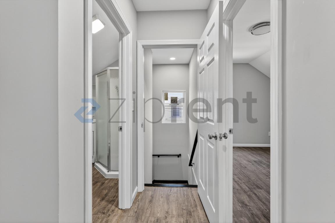 Building Photo - 158 Cliff St