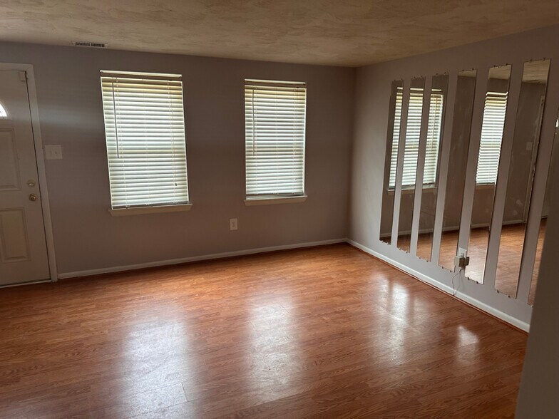 Building Photo - 1010 N Central Ave