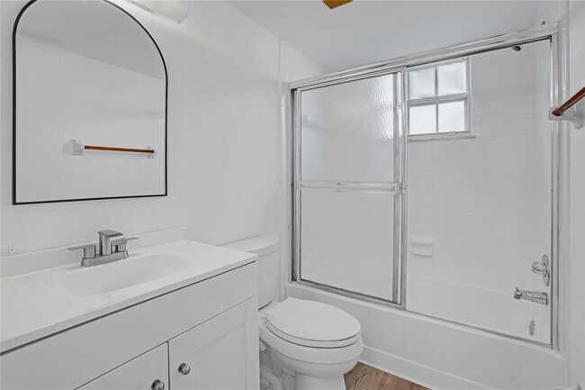 Building Photo - 1560 SE Royal Green Cir