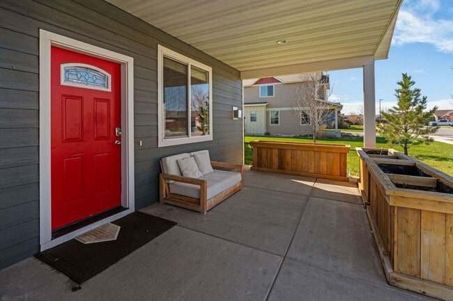 Building Photo - Gorgeous 4 Bedroom Home in Ryen Glenn