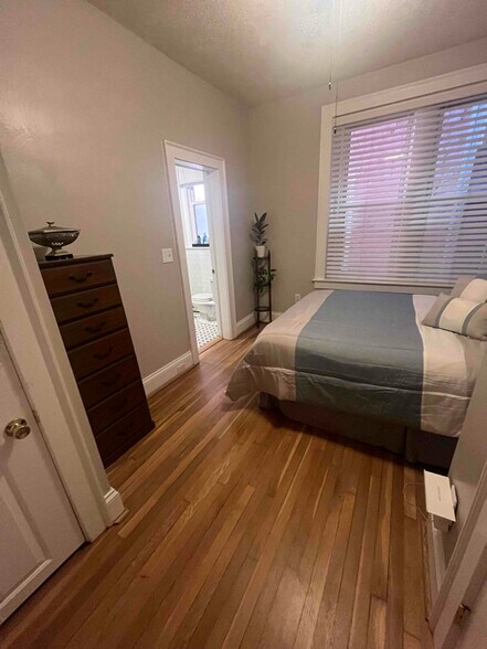 Building Photo - 1409 Colonial Ave