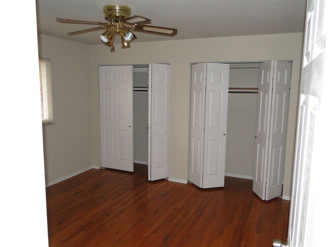 Building Photo - 6930 Birdie Ln