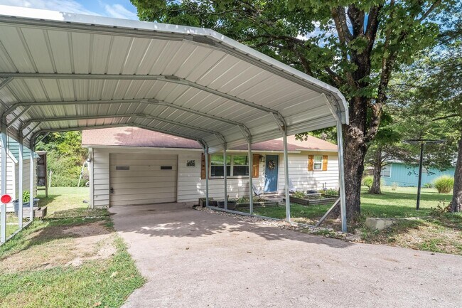 Building Photo - Charming Two Bedroom in Rogers