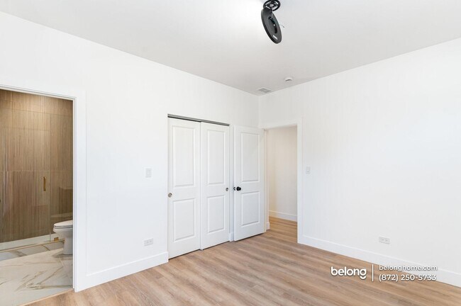 Building Photo - 2132 S Fairfield Ave