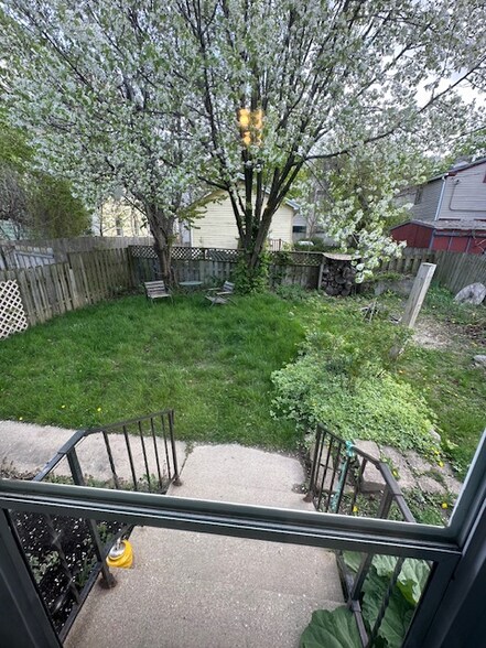 Building Photo - 310 W Scott St