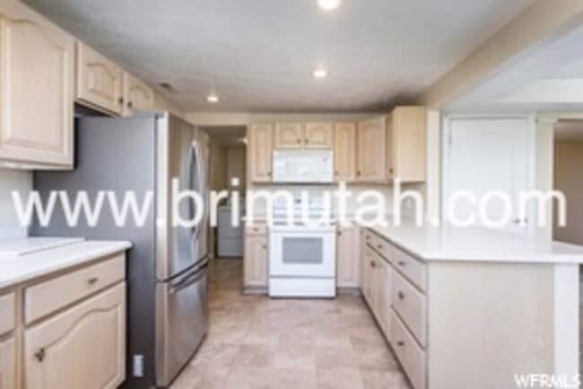 Building Photo - 7444 S 2300 E