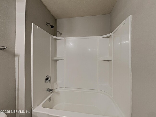 Building Photo - 2209 Pebble Point Dr
