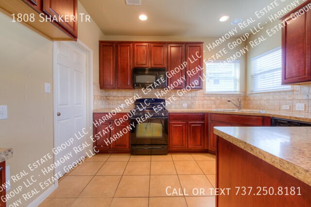 Building Photo - 1808 Shaker Trail