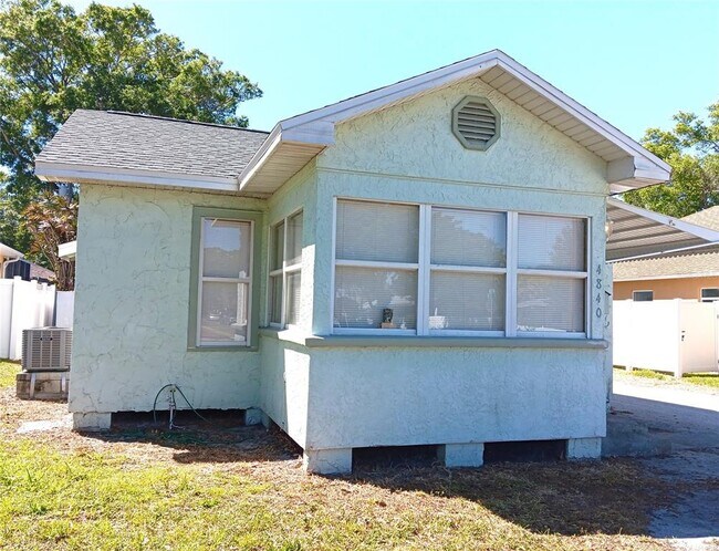 Primary Photo - 4840 19th St N