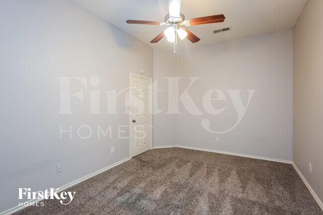 Building Photo - 136 Woodcreek Dr