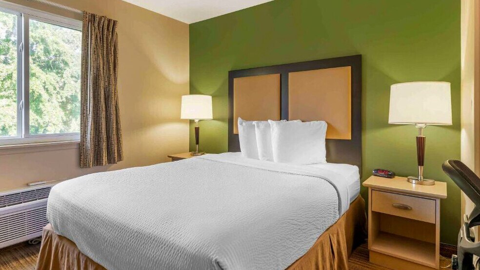 Building Photo - 5830 Westpark Dr