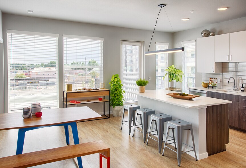 Building Photo - South Main Station