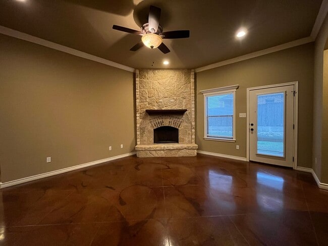 Building Photo - AVAILABLE NOW:  3 bedroom house