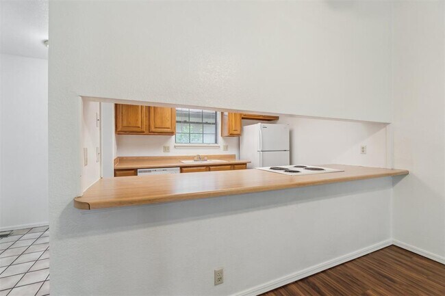 Building Photo - 727 Rockridge Cir