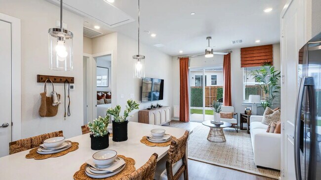 Building Photo - North Elm Street, Denton, TX 76207 - 2 BR ...