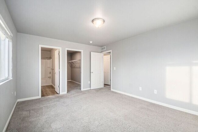 Building Photo - 2214 Macatawa Ln