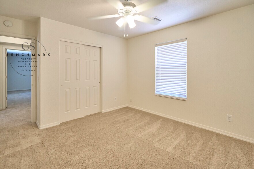 Building Photo - 4211 E Wading Pond Dr
