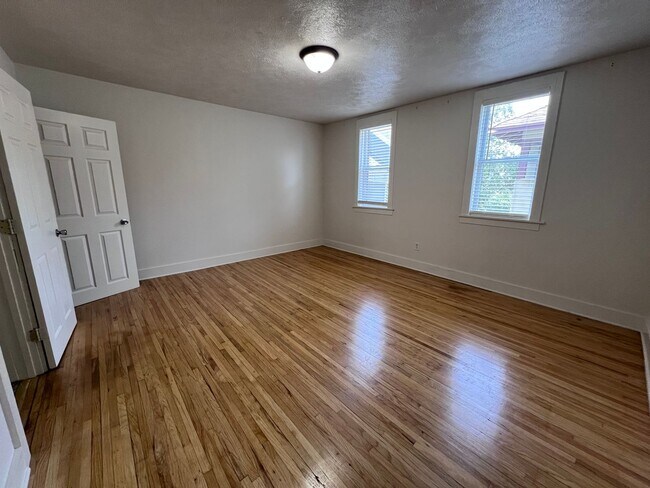 Building Photo - Recently Remolded Single Family Home within Blocks of Downtown Grand Rapids!