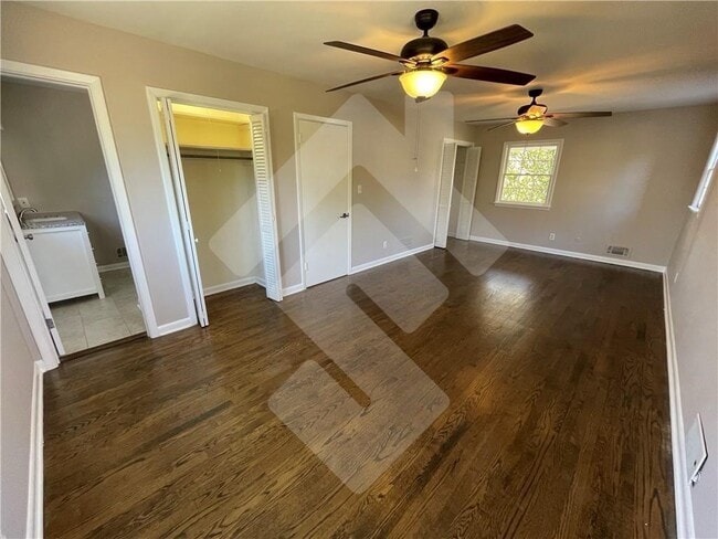 Building Photo - 9935 La View Cir