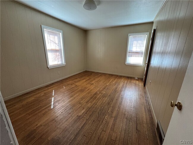 Building Photo - 295-97 N Midler Ave