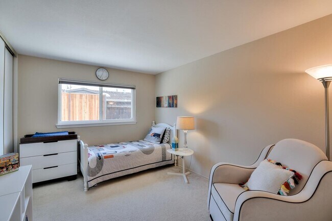 Building Photo - 1060 Belford Dr
