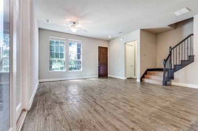 Building Photo - 616 Club Dr