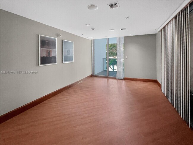 Building Photo - 2681 N Flamingo Rd