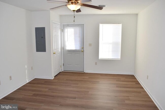 Building Photo - 2741 Roosevelt Dr