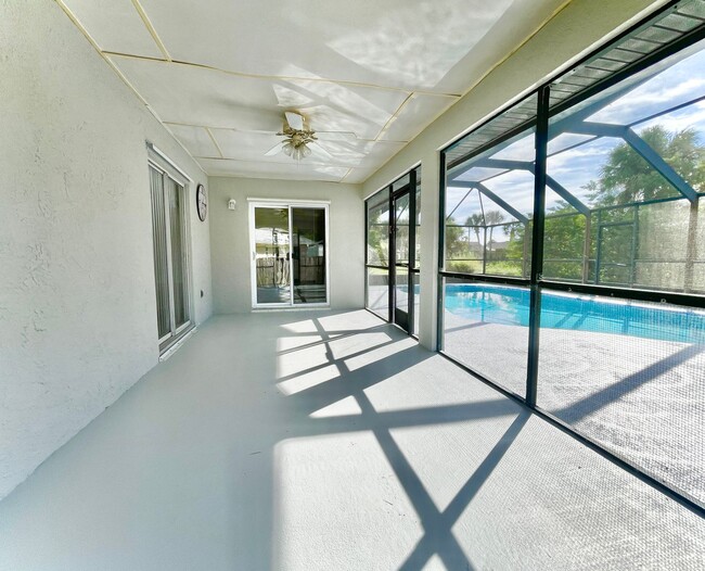 Building Photo - 3 BR , 2 Bath Annual Screened Pool Home Available