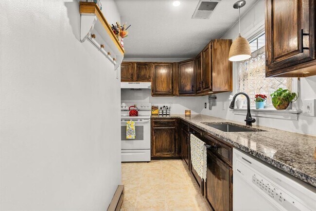 Building Photo - 56 Durham Rd