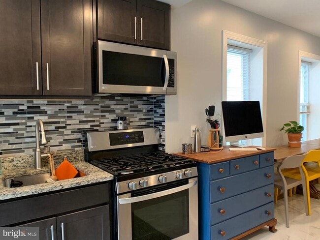 Building Photo - 513 S Regester St